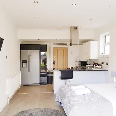 Bed and Breakfast Cogie Abode Энфилд Экстерьер фото