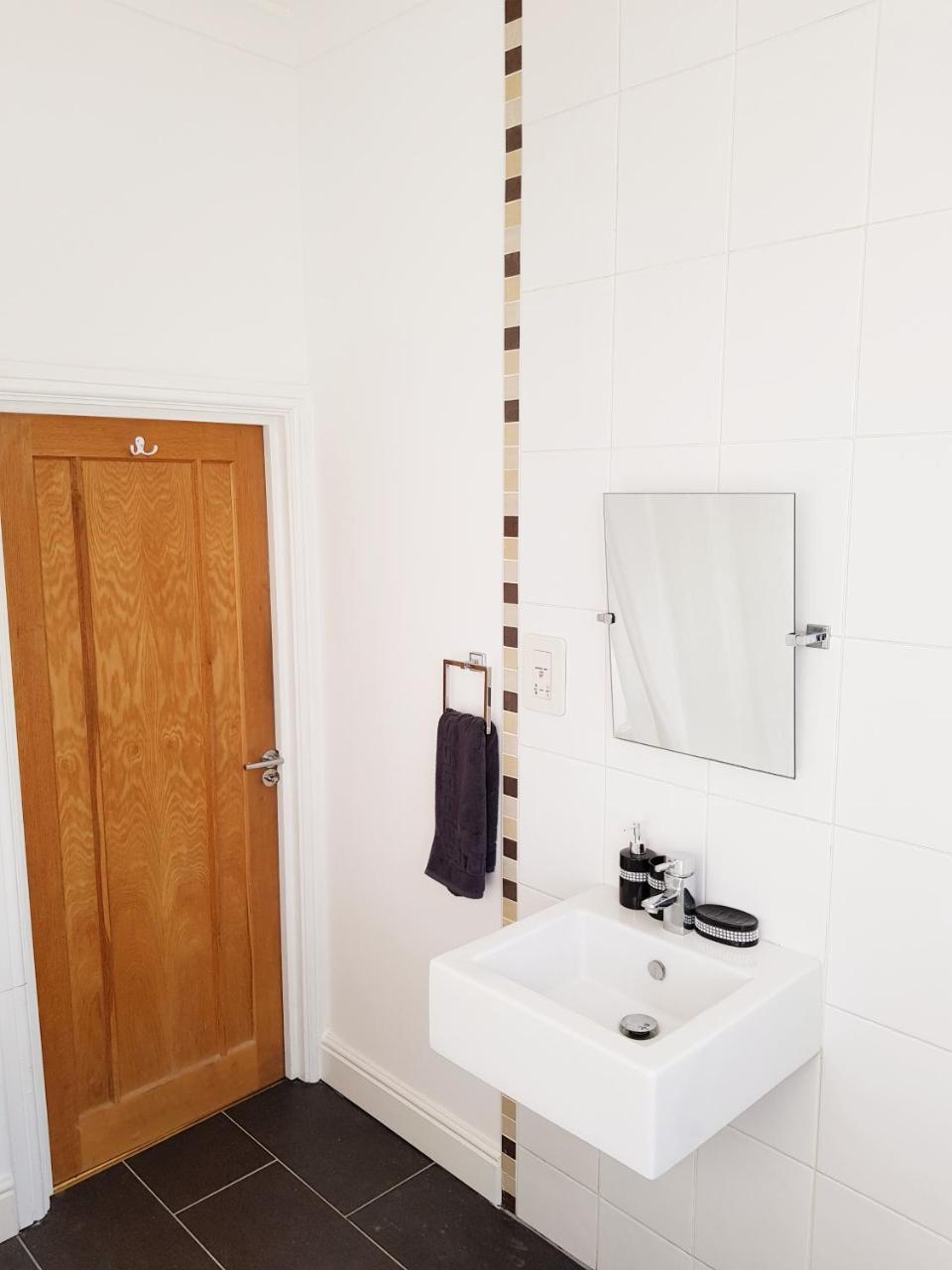 Bed and Breakfast Cogie Abode Энфилд Экстерьер фото