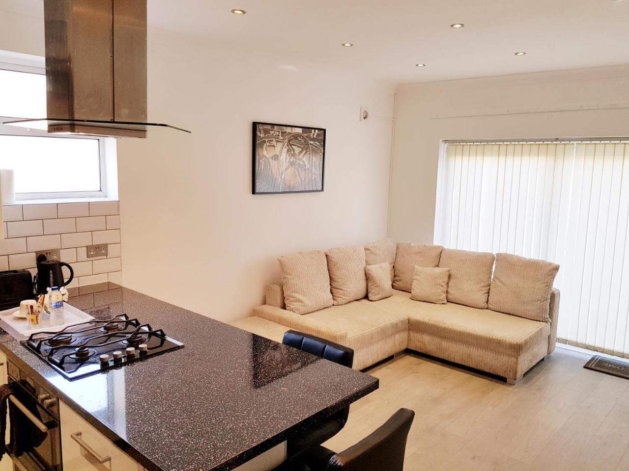 Bed and Breakfast Cogie Abode Энфилд Экстерьер фото