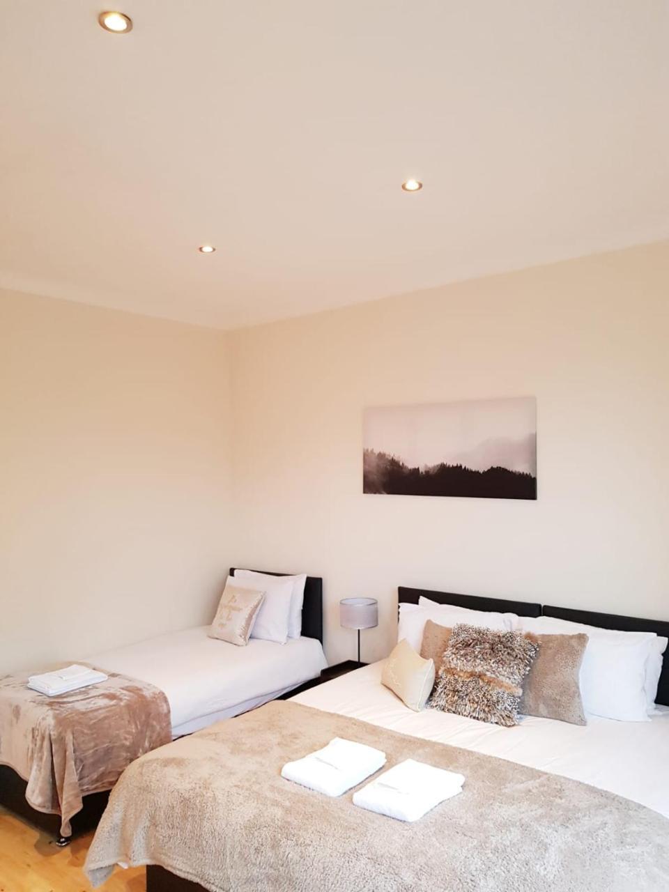 Bed and Breakfast Cogie Abode Энфилд Экстерьер фото