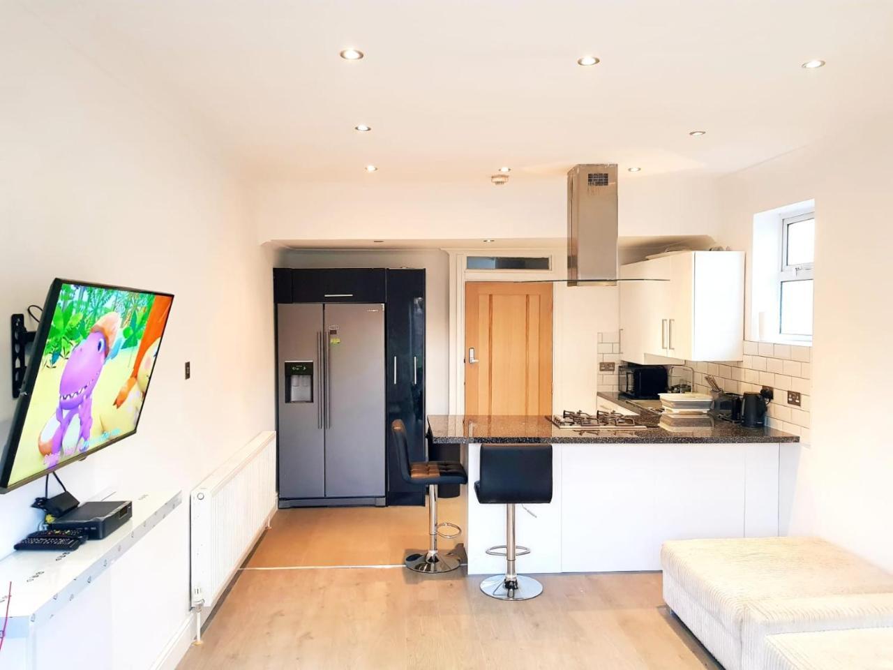 Bed and Breakfast Cogie Abode Энфилд Экстерьер фото